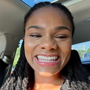 Meet your Posher, Lauren